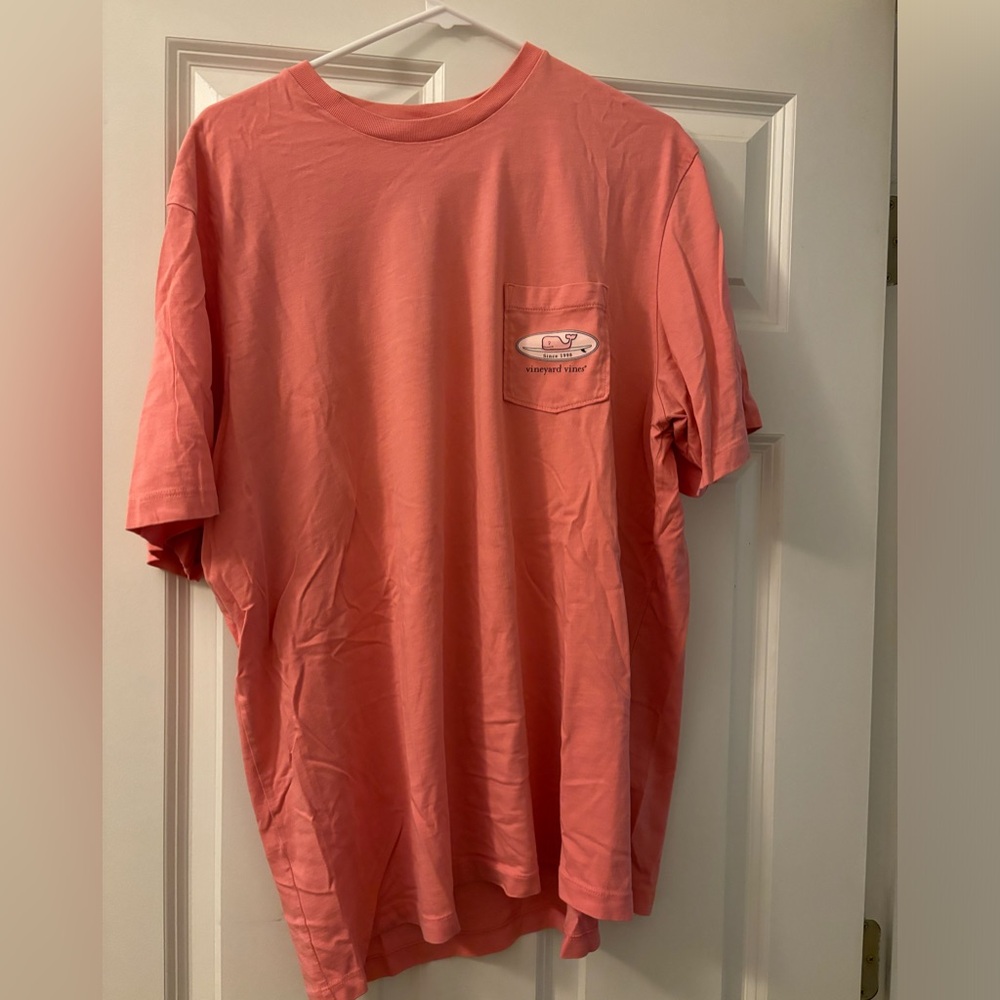 Men’s salmon vineyard vines T shirt size large - lightly worn